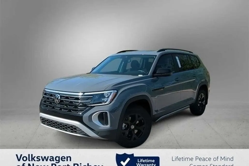 2025 Volkswagen Atlas Peak Edition SE photo 1