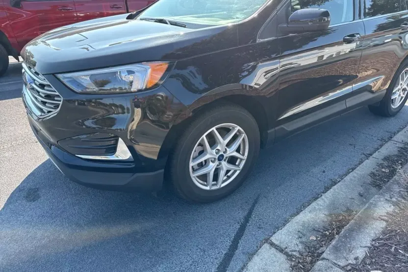 2022 Ford Edge SEL photo 1
