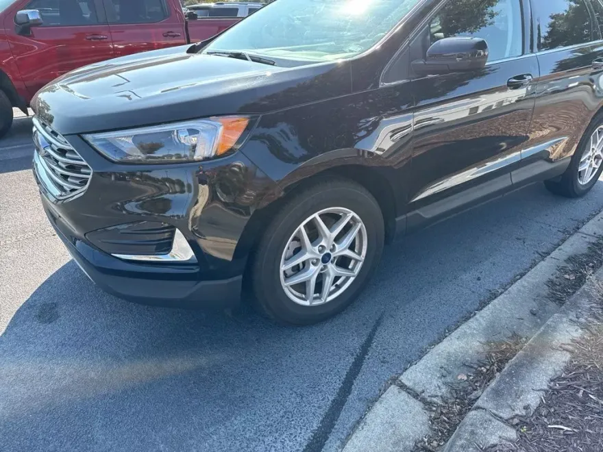 2022 Ford Edge SEL photo 1