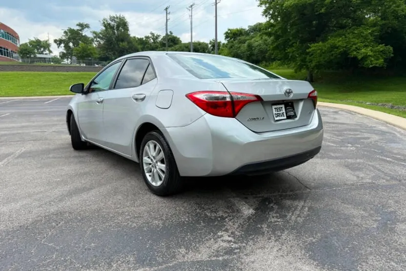 2015 Toyota Corolla LE Plus photo 1