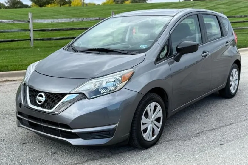 2017 Nissan Versa Note SV photo 1