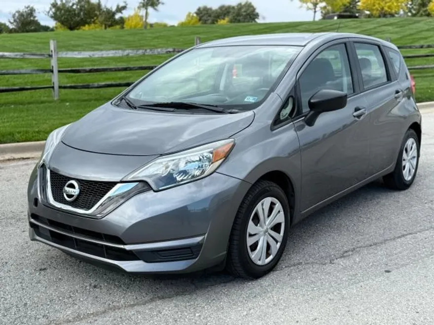 2017 Nissan Versa Note SV photo 1