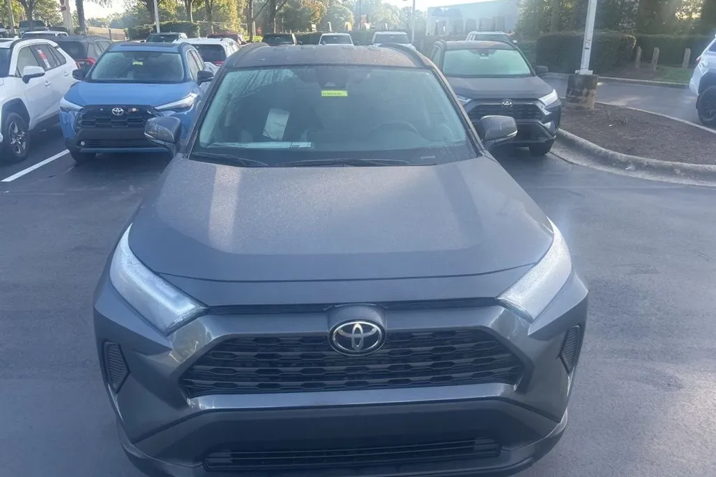 2025 Toyota RAV4 XLE photo 1