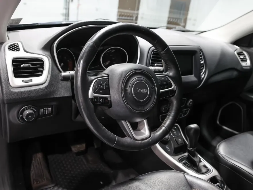 2019 Jeep Compass Latitude photo 9