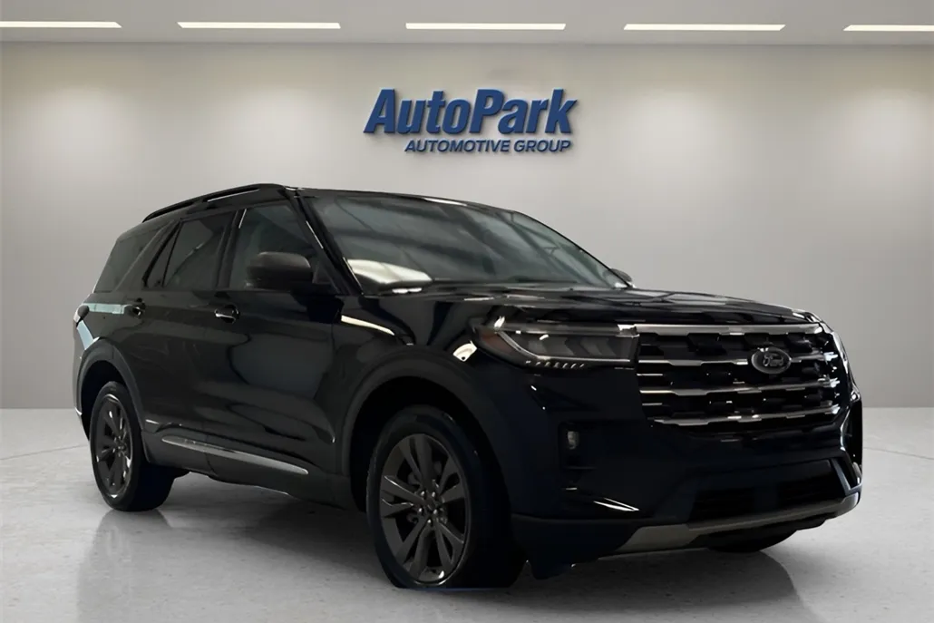 2025 Ford Explorer photo 1