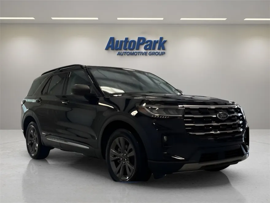 2025 Ford Explorer photo 1