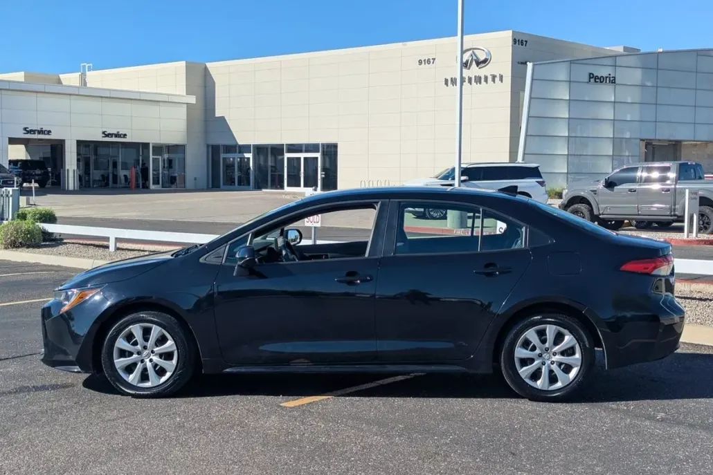 2024 Toyota Corolla LE photo 1
