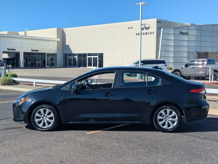 2024 Toyota Corolla LE photo 1