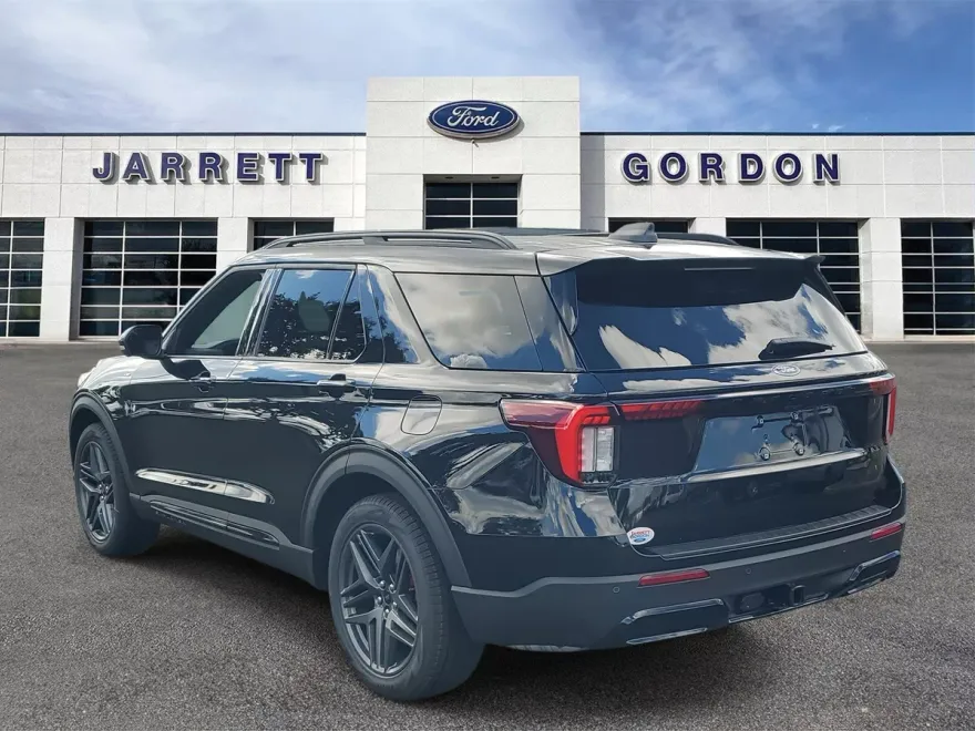 2025 Ford Explorer ST-Line photo 1