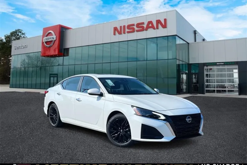 2025 Nissan Altima SV photo 1