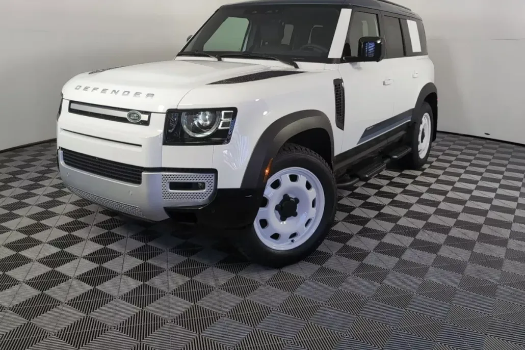 2025 Land Rover Defender S photo 1