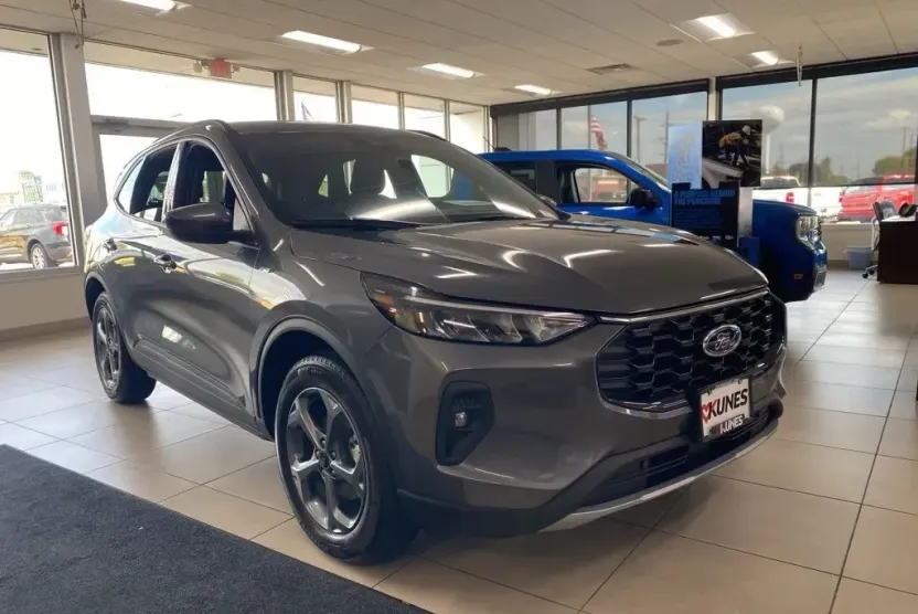 2025 Ford Escape Hybrid ST-Line Select photo 1