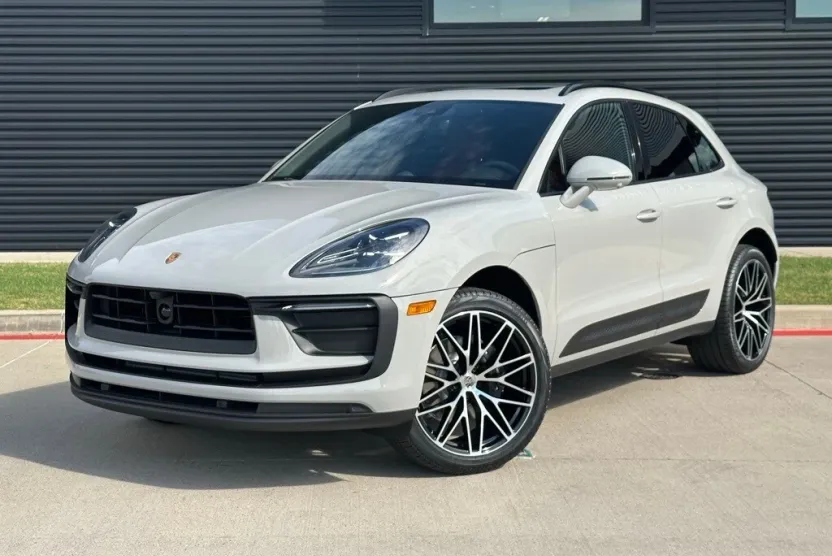 2026 Porsche Macan T photo 1