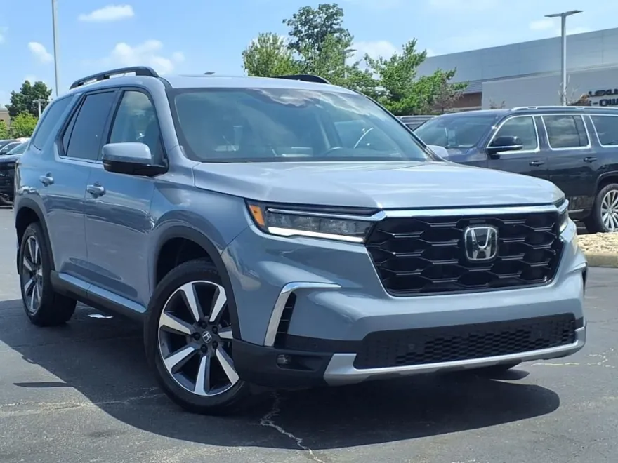 2023 Honda Pilot Touring photo 1