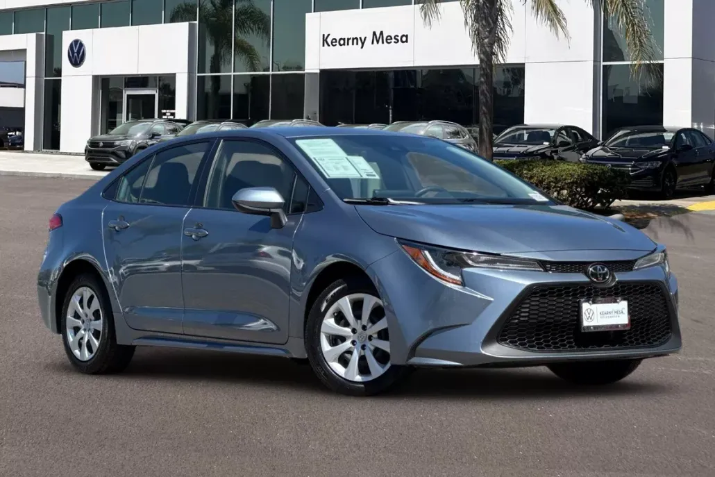 2022 Toyota Corolla LE photo 1