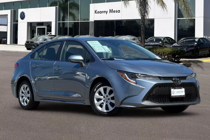 2022 Toyota Corolla LE photo 1