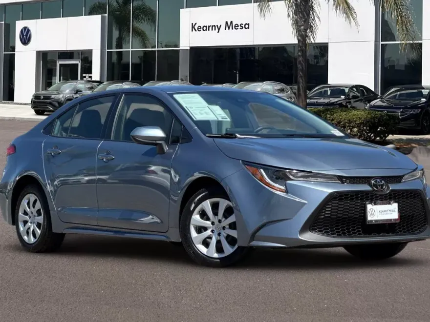 2022 Toyota Corolla LE photo 1