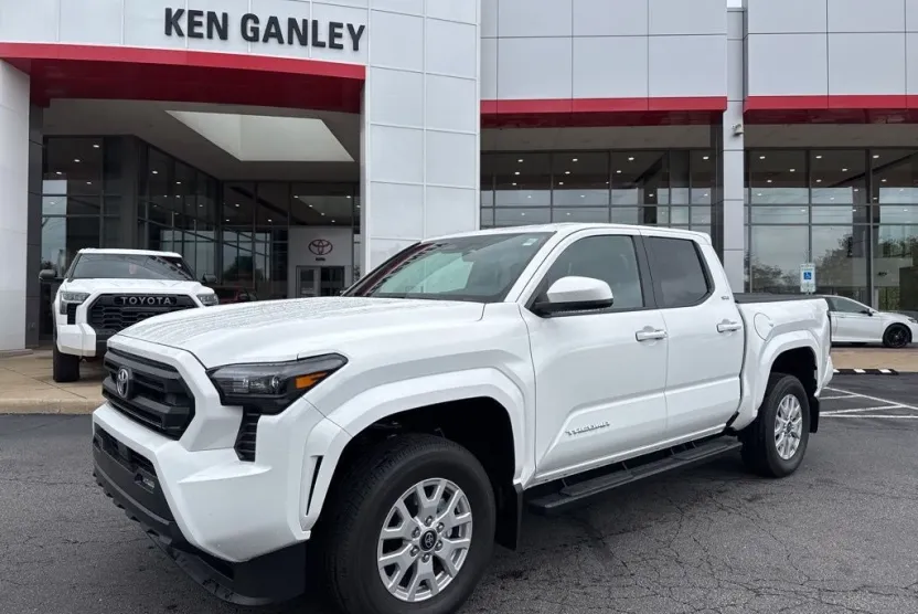 2025 Toyota Tacoma SR5 photo 1