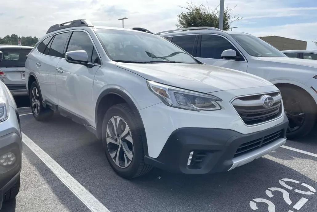 2020 Subaru Outback Touring XT photo 1