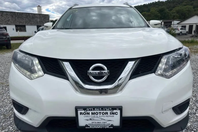 2016 Nissan Rogue SV photo 1