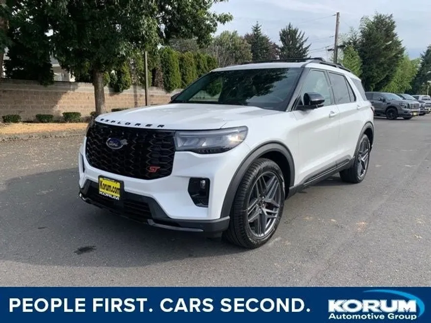 2025 Ford Explorer ST photo 1