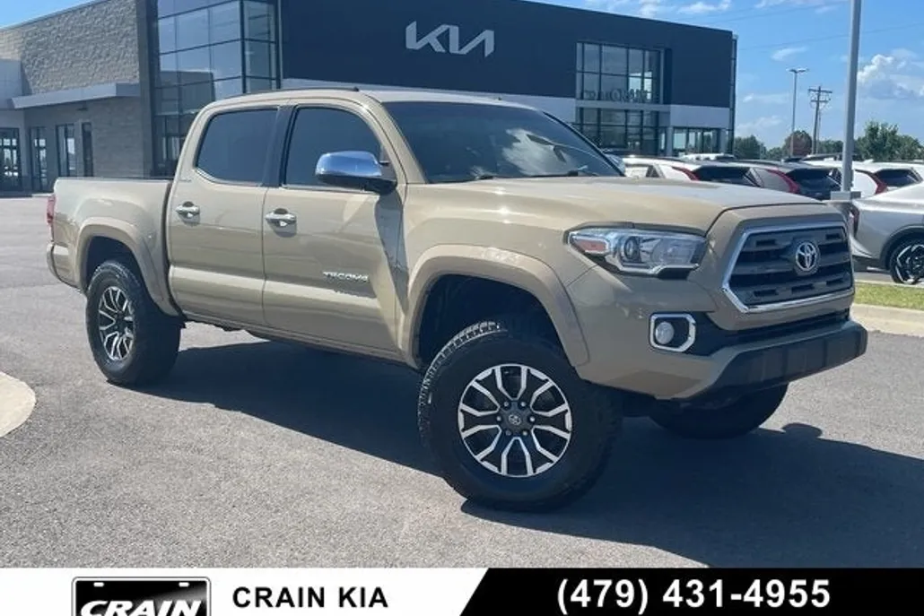 2017 Toyota Tacoma Limited V6 4x4 photo 1
