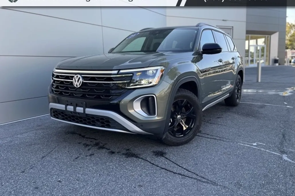 2024 Volkswagen Atlas Peak Edition SE Technology photo 1