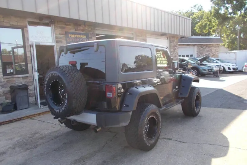 2010 Jeep Wrangler Sahara photo 1