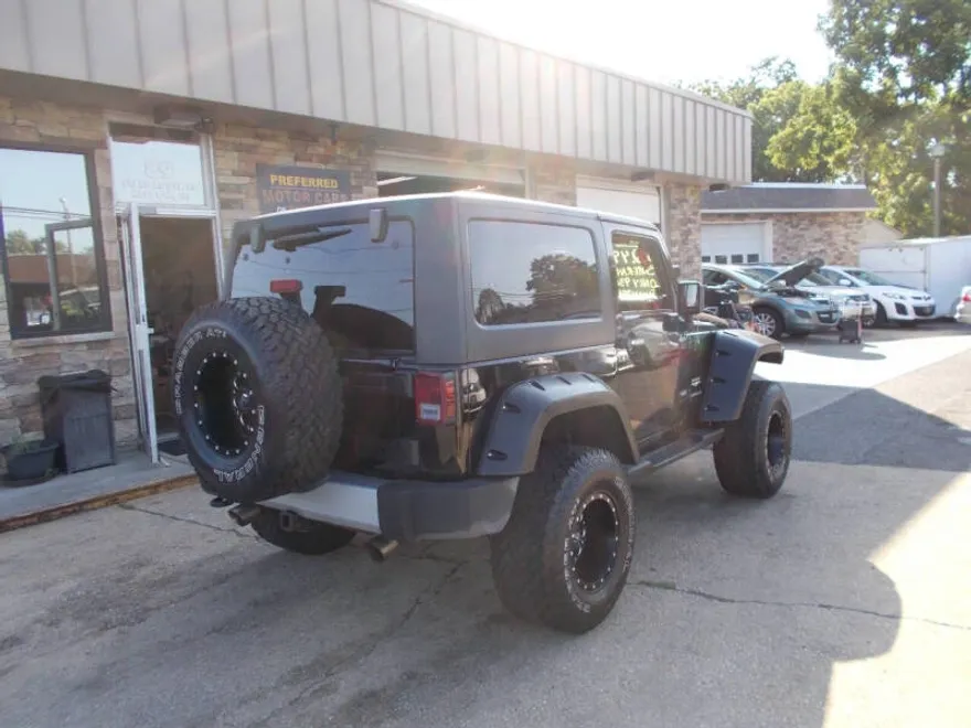 2010 Jeep Wrangler Sahara photo 1