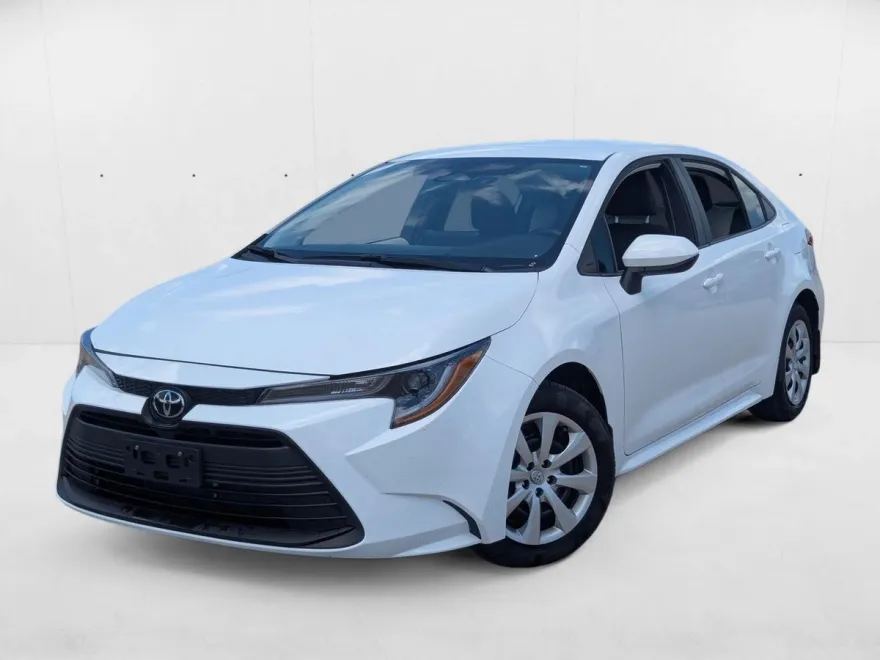 2025 Toyota Corolla LE photo 1