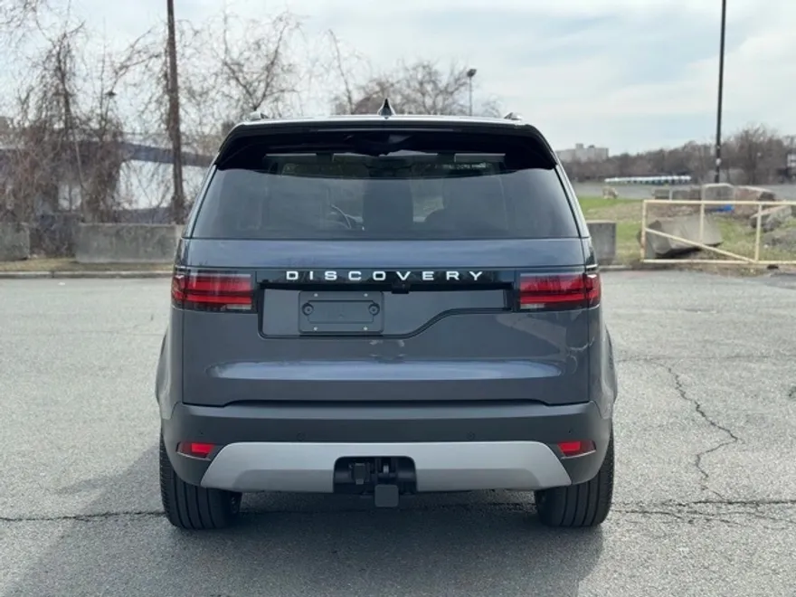 2025 Land Rover Discovery S photo 1