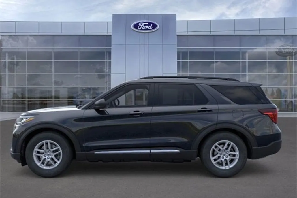 2025 Ford Explorer photo 1