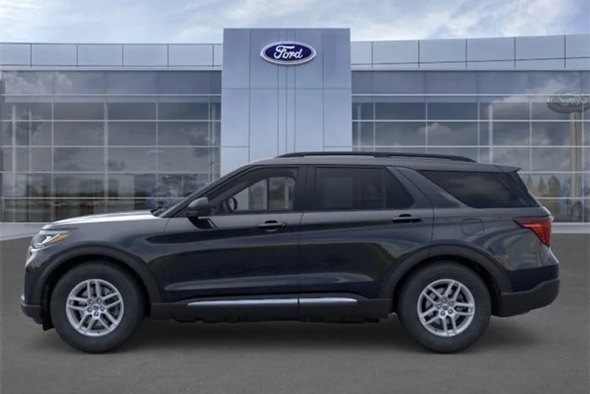 2025 Ford Explorer photo 1