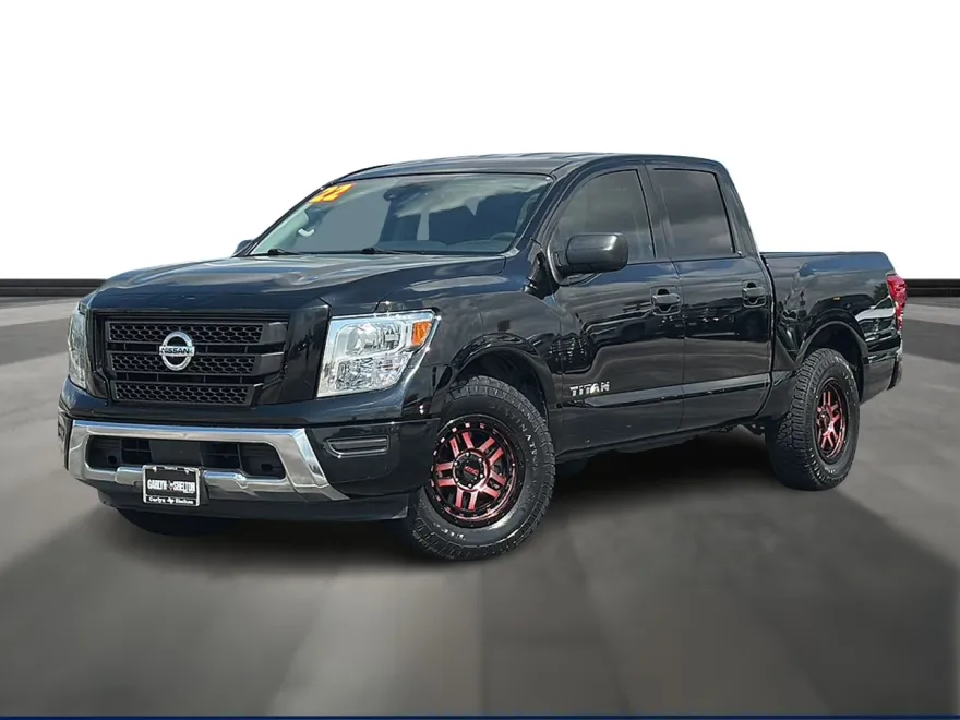 2022 Nissan Titan Crew Cab SV photo 1
