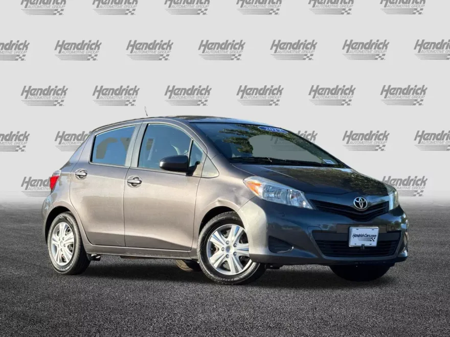 2012 Toyota Yaris LE photo 1