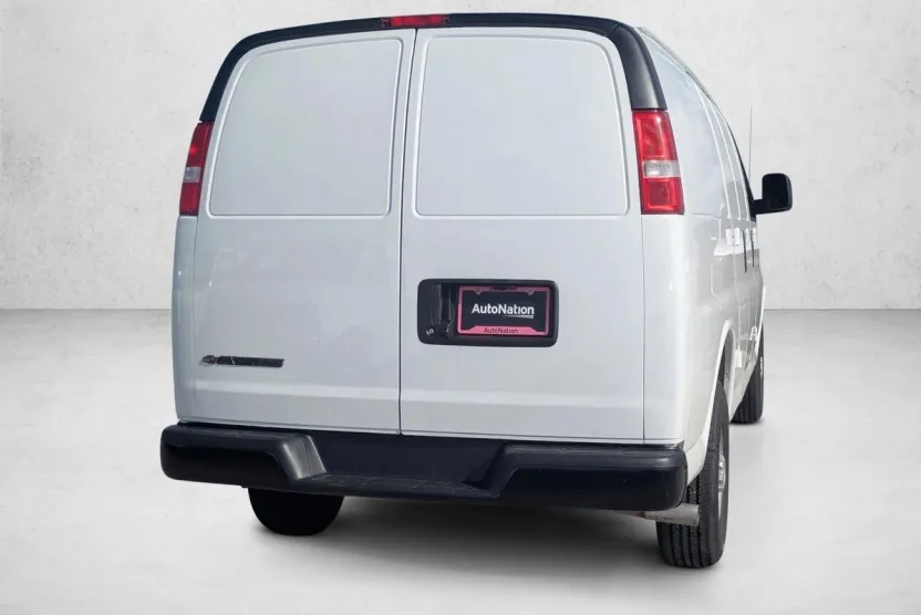 2025 Chevrolet Express Cargo 2500 Base photo 1