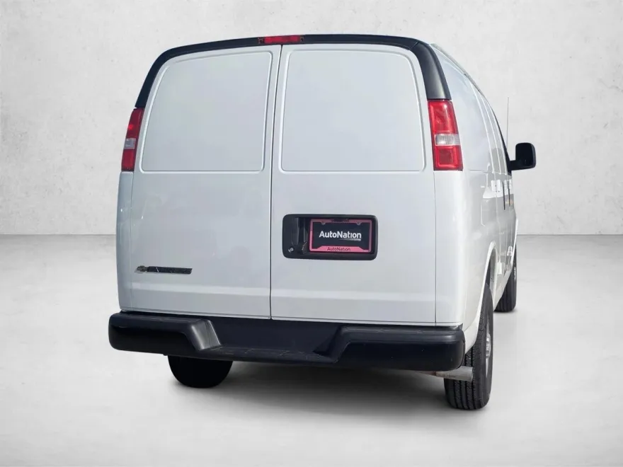 2025 Chevrolet Express Cargo 2500 Base photo 1