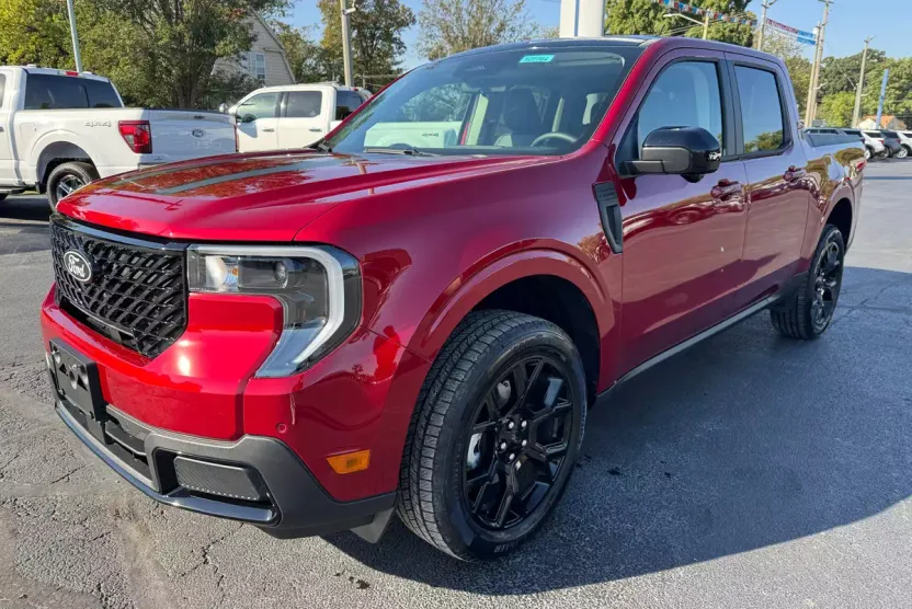 2025 Ford Maverick Lariat photo 1