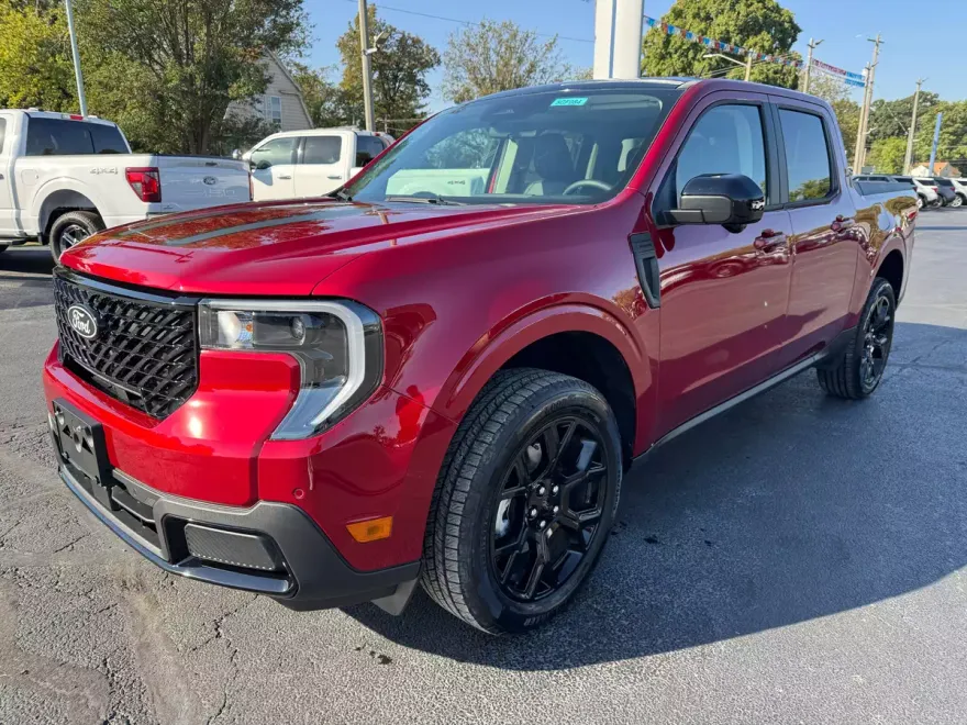 2025 Ford Maverick Lariat photo 1
