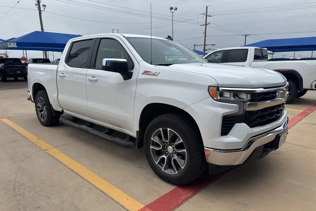 2023 Chevrolet Silverado 1500 LT photo 1