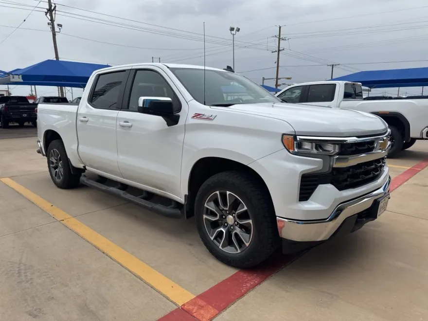 2023 Chevrolet Silverado 1500 LT photo 1