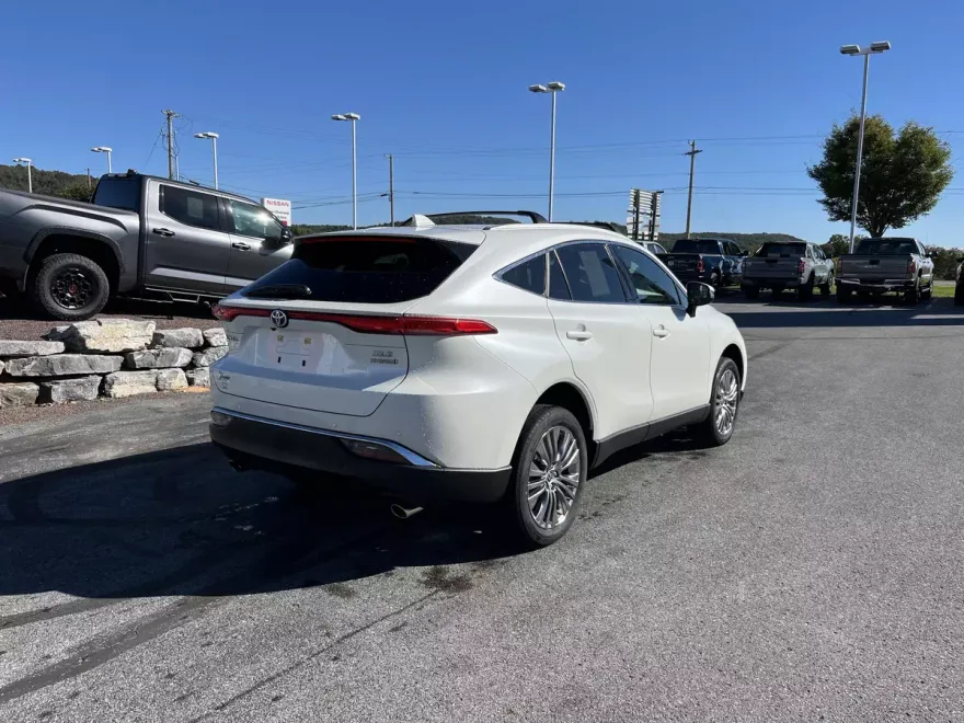 2022 Toyota Venza LE photo 1