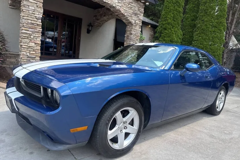 2010 Dodge Challenger SE photo 1