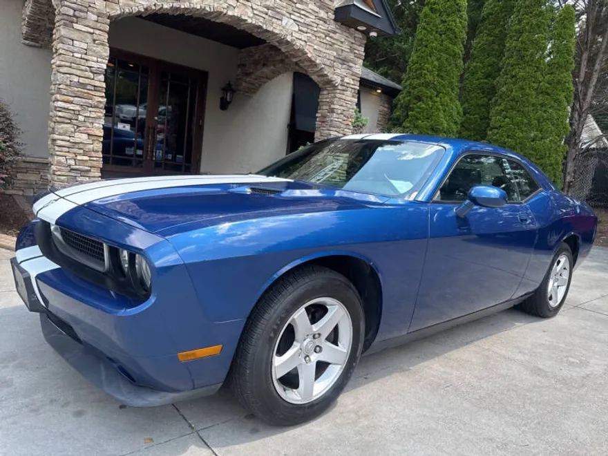 2010 Dodge Challenger SE photo 1