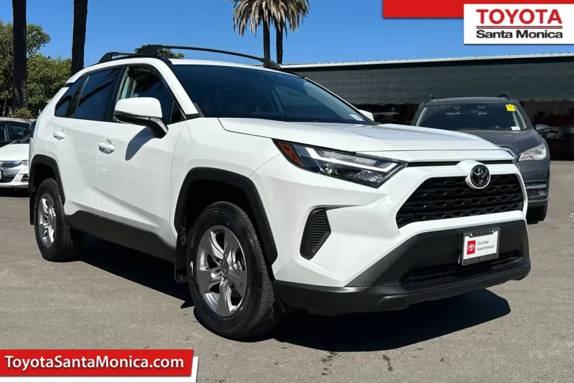 2023 Toyota RAV4 XLE photo 1