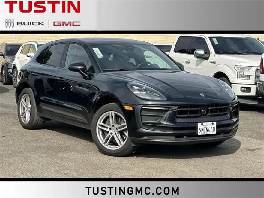 2024 Porsche Macan T photo 1