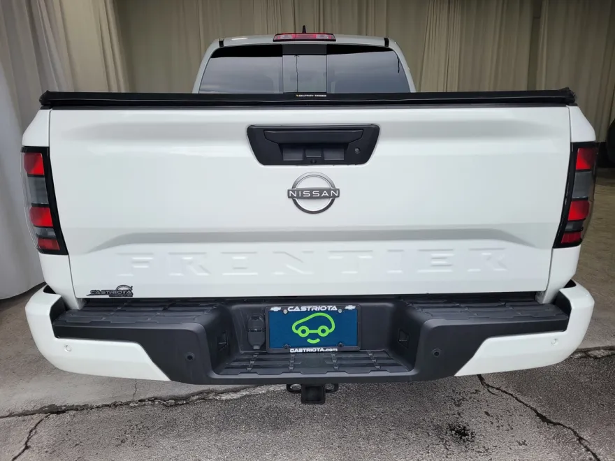 2023 Nissan Frontier Crew Cab SV photo 1