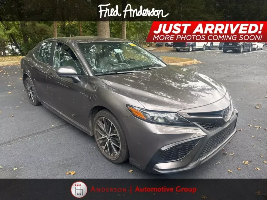 2024 Toyota Camry SE photo 1