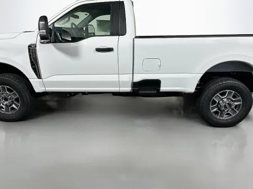 2025 Ford F-350 XLT photo 4
