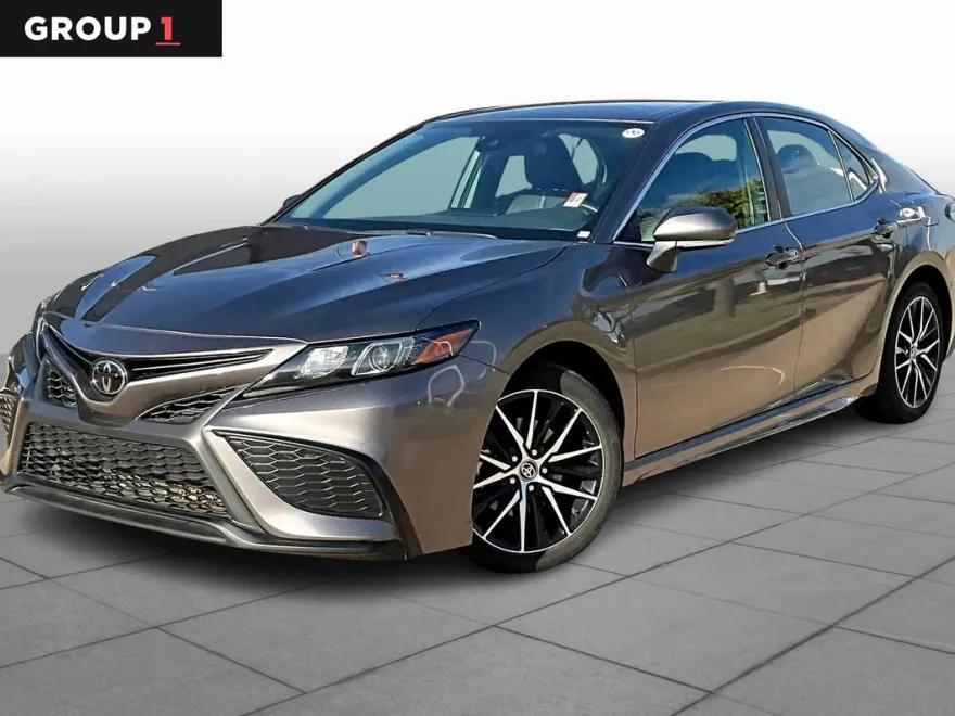2024 Toyota Camry SE photo 1